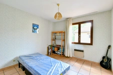 LESPINASSE – MAISON DE PLAIN-PIED 107 M² – 3 CHAMBRES – TERRAIN 740 M² – GRAND GARAGE