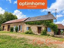 Maison en pierre avec près de 6 hectares de terrain au pied du Mont Gargan