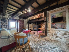 Maison en pierre avec près de 6 hectares de terrain au pied du Mont Gargan