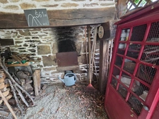 Maison en pierre avec près de 6 hectares de terrain au pied du Mont Gargan