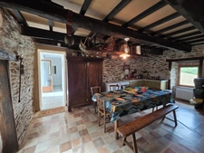 Maison en pierre avec près de 6 hectares de terrain au pied du Mont Gargan