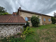 Maison en pierre avec près de 6 hectares de terrain au pied du Mont Gargan