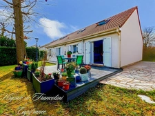 Le Plessis-Trévise-Maison 240 m2 au sol-Parcelle720m2-7 pièces-6 chambres-Luminosité-jardin-terrasse-garage-buanderie