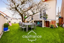 Champigny-sur-Marne-Maison 5 pièces-Traversante-excellent état-non mitoyenne-jardin-garage-sous-sol total aménagé