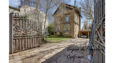For sale - Elegant stone house - City center - 7 rooms - 11 min walk to RER A - 500 m2 plot - garages - Basement