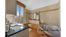 A vendre-Meulière-Centre-Ville-7 pièces-Parcelle de 500 m²-garages-Sous-sol-11 mn à pied RER E-6mn en voiture RER A