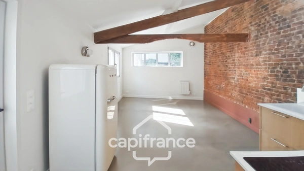 Bas de Montreuil-Limite Vincennes-8 mn RER A et L1 et L9-A vendre appartement loft esprit maison-Entièrement rénové