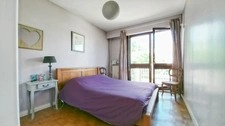 Montreuil-A vendre appartement 2 P-Balcon filant-4ème étage-Ascenseur-5mn métro Mairie de Montreuil-Lumineux-Calme