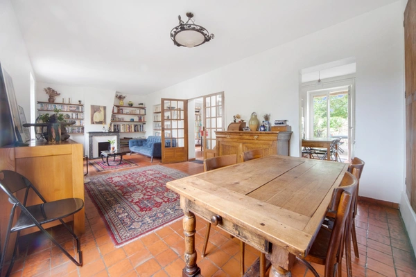 A 3 mn à pied du métro Mairie de Montreuil (L9)-A vendre Charmante maison avec jardin, terrasse - 6 chambres - cave 
