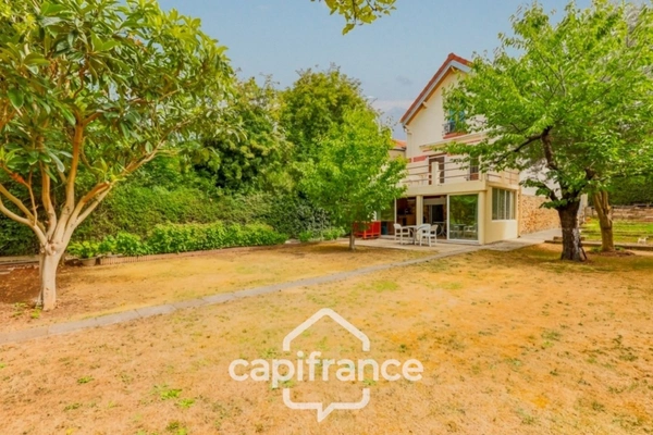 Vitry-sur-Seine-A vendre maison 5 pièces-jardin-terrasse-parcelle de 433m2-12mn à pied RER C et ligne 15-Parking
