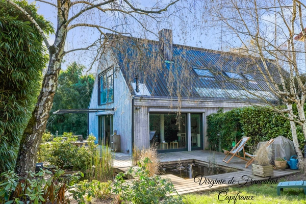 Sucy-en-Brie, Maison d'exception, parcelle de 800m², 259m² au sol, 4 chambres, 3 terrasses, jardin, garage, sous-sol