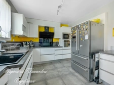 Le Plessis-Trévise-Maison 240 m2 au sol-Parcelle720m2-7 pièces-6 chambres-Luminosité-jardin-terrasse-garage-buanderie
