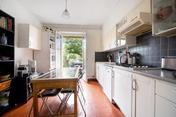 A 3 mn à pied du métro Mairie de Montreuil (L9)-A vendre Charmante maison avec jardin, terrasse - 6 chambres - cave 