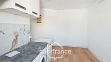 A vendre Montreuil -Studio 12m2-2ème et dernier étage-5 mn à pied métro L9 Croix de Chavaux - 12 mn RER A Vincennes
