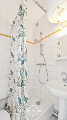 Quartier Mairie - A 3 mn à pied métro Mairie de Montreuil (L9)-A vendre Appartement T1-Traversant -Bien agencé- Calme