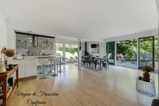 Sucy-en-Brie, Maison d'exception, parcelle de 800m², 259m² au sol, 4 chambres, 3 terrasses, jardin, garage, sous-sol