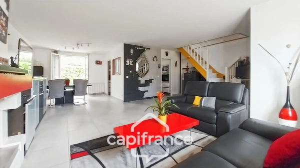Le Plessis-Trévise-Maison 240 m2 au sol-Parcelle720m2-7 pièces-6 chambres-Luminosité-jardin-terrasse-garage-buanderie