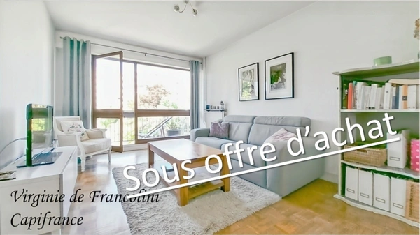 Montreuil-A vendre appartement 2 P-Balcon filant-4ème étage-Ascenseur-5mn métro Mairie de Montreuil-Lumineux-Calme