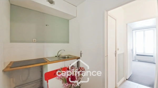 Quartier Mairie - A 3 mn à pied métro Mairie de Montreuil (L9)-A vendre Appartement T1-Traversant -Bien agencé- Calme