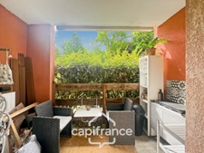 Résidence sécurisée, piscine, terrasse privative : un T2 rare à saisir à Auch