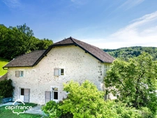 GRANDE MAISON FAMILIALE  10 pièces 256 m² habitables sur 2 niveaux avec GITE terrain 14500 m²
