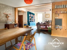 A VENDRE  SAINT GEOIRE EN VALDAINE (38) Maison de village , 8 pièces , 4 ch,dépendances, terrain ,  rénovée