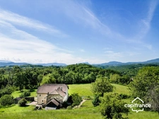GRANDE MAISON FAMILIALE  10 pièces 256 m² habitables sur 2 niveaux avec GITE terrain 14500 m²