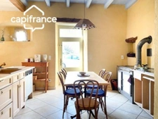 GRANDE MAISON FAMILIALE  10 pièces 256 m² habitables sur 2 niveaux avec GITE terrain 14500 m²