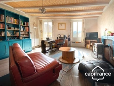 A VENDRE  SAINT GEOIRE EN VALDAINE (38) Maison de village , 8 pièces , 4 ch,dépendances, terrain ,  rénovée