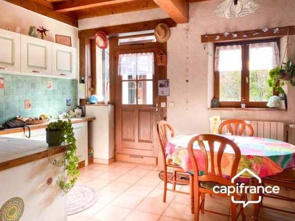 Maison  5 pièces, 115 m2 ,3 ch, dépendance,sur terrain 600 m2  AIX LES BAINS (73) 