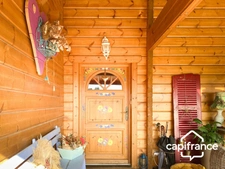 01300 CUZIEU MAISON BOIS MASSIF TYPE CHALET, 146 m² ,PLAIN-PIED TERRASSE, GARAGE,PISCINE, TERRAIN 1100 M2