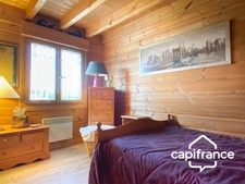 01300 CUZIEU MAISON BOIS MASSIF TYPE CHALET, 146 m² ,PLAIN-PIED TERRASSE, GARAGE,PISCINE, TERRAIN 1100 M2