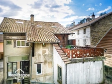 A VENDRE  SAINT GEOIRE EN VALDAINE (38) Maison de village , 8 pièces , 4 ch,dépendances, terrain ,  rénovée