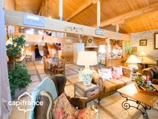 01300 CUZIEU MAISON BOIS MASSIF TYPE CHALET, 146 m² ,PLAIN-PIED TERRASSE, GARAGE,PISCINE, TERRAIN 1100 M2