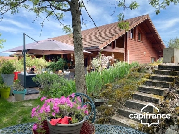 01300 CUZIEU MAISON BOIS MASSIF TYPE CHALET, 146 m² ,PLAIN-PIED TERRASSE, GARAGE,PISCINE, TERRAIN 1100 M2