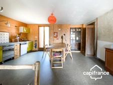 A VENDRE  SAINT GEOIRE EN VALDAINE (38) Maison de village , 8 pièces , 4 ch,dépendances, terrain ,  rénovée