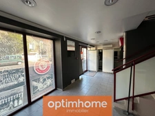 Immeuble 3 niveaux, 210 m² utiles, vitrine et jardin de 397 m²