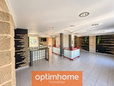 Immeuble 3 niveaux, 210 m² utiles, vitrine et jardin de 397 m²