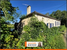 Maison en pierre avec dépendances, piscine, et terrain à Saint Puy