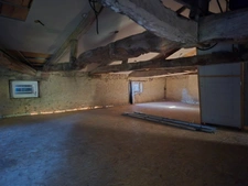 Maison de campagne avec dépendances et terrain borné de 1,35 hectares (32)