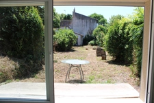 Maison de ville lumineuse de 130m² avec jardin clos, plein sud, sans vis-à-vis et un parking privatif