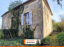 Maison ancienne en pierre à rénover entièrement + jardin arboré de 2200m² en zone Uc, potentiellement constructible