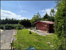 Maison en pierre avec dépendances, piscine, et terrain à Saint Puy