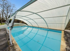 Maison en pierre avec dépendances, piscine, et terrain à Saint Puy