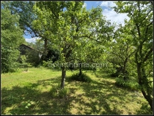 Maison en pierre avec dépendances, piscine, et terrain à Saint Puy