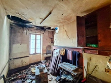 Maison ancienne en pierre à rénover entièrement + jardin arboré de 2200m² en zone Uc, potentiellement constructible