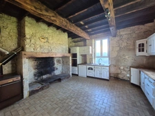Maison de campagne avec dépendances et terrain borné de 1,35 hectares (32)