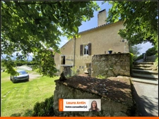 Maison en pierre avec dépendances, piscine, et terrain à Saint Puy