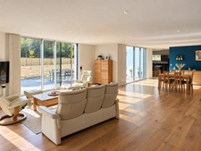 Maison contemporaine de 165 m² avec garage de 180 m² et vaste terrain à Saint-Vincent-sur-Oust