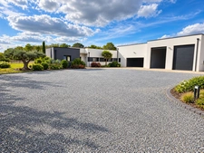 Maison contemporaine de 165 m² avec garage de 180 m² et vaste terrain à Saint-Vincent-sur-Oust